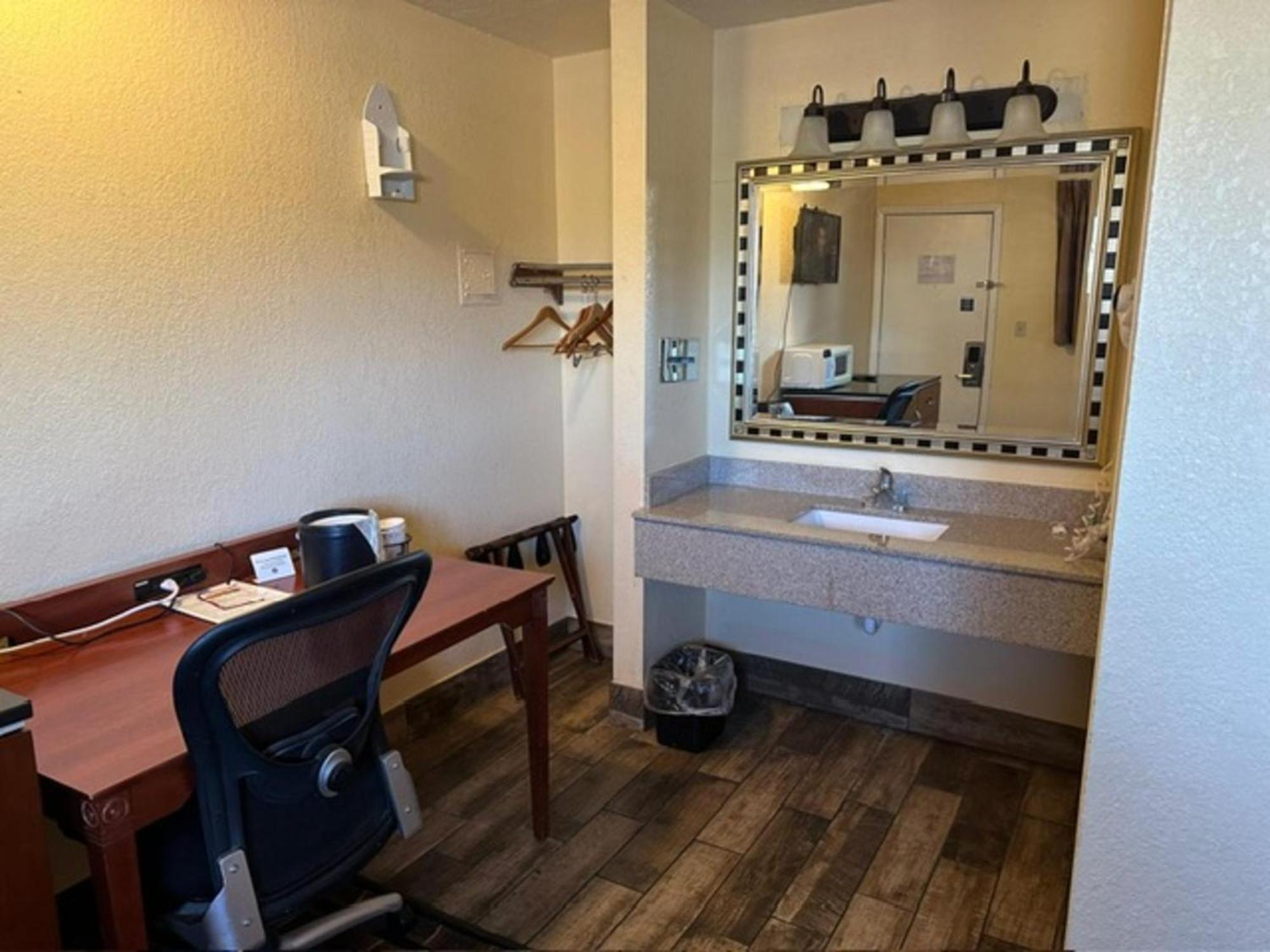 Stay Inn By Oyo Near I 80 Lincoln West Екстер'єр фото