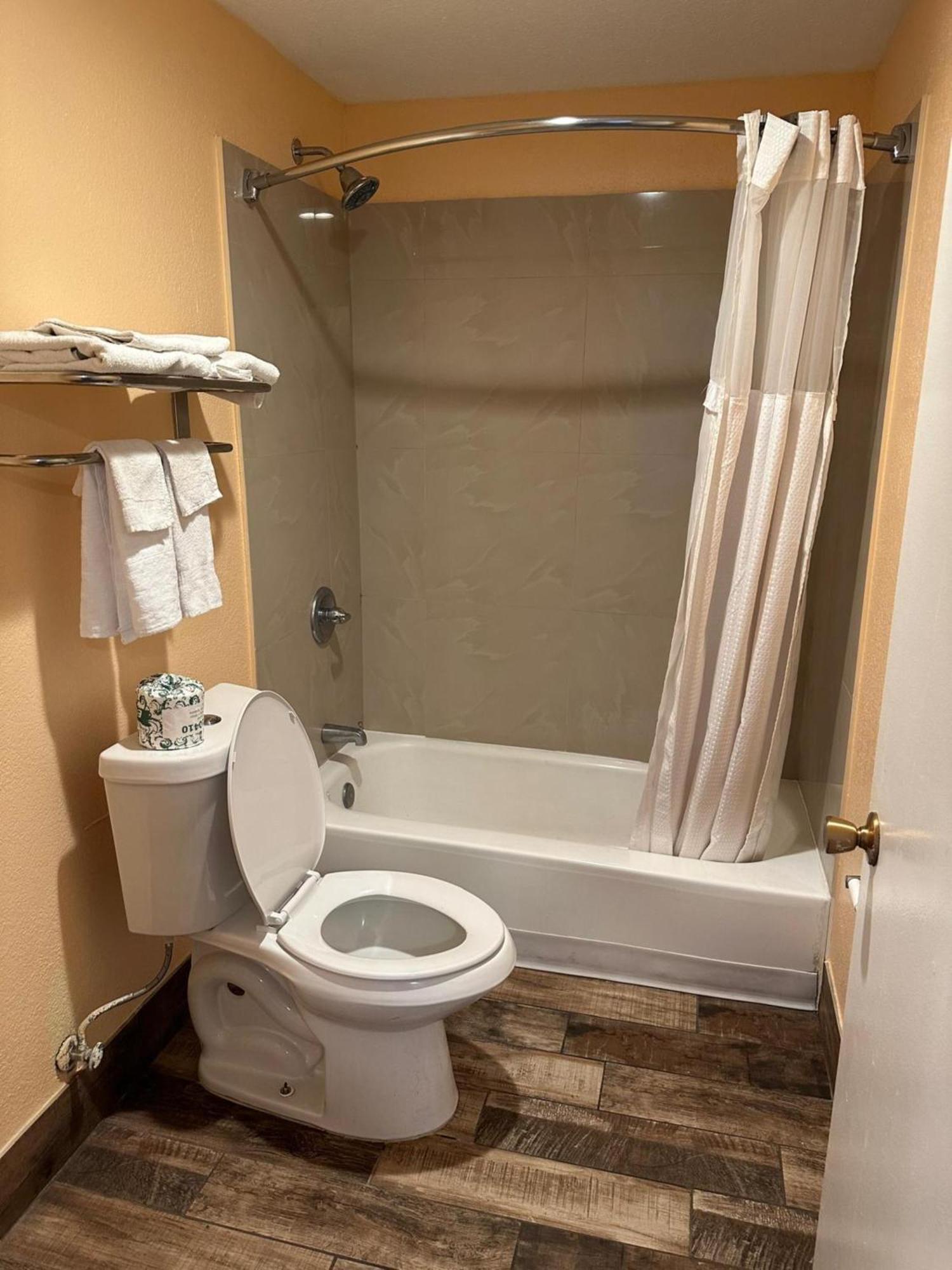 Stay Inn By Oyo Near I 80 Lincoln West Екстер'єр фото